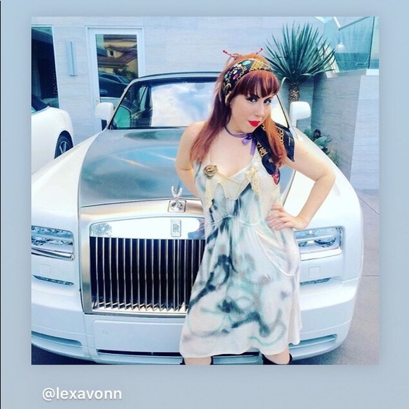 Meet your Posher, Lexa - Picture 6 of 7